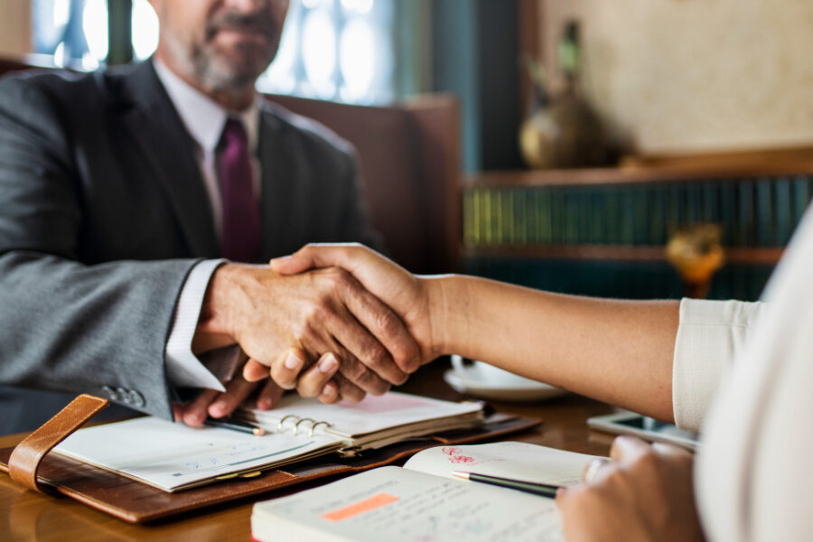 تشمل عملية تأسيس الشركات للأجانب في تركيا إجراءات تفصيلية. من المهم اتباع الخطوات بشكل صحيح لإكمال هذه العملية بنجاح. هذه الخطوات هي